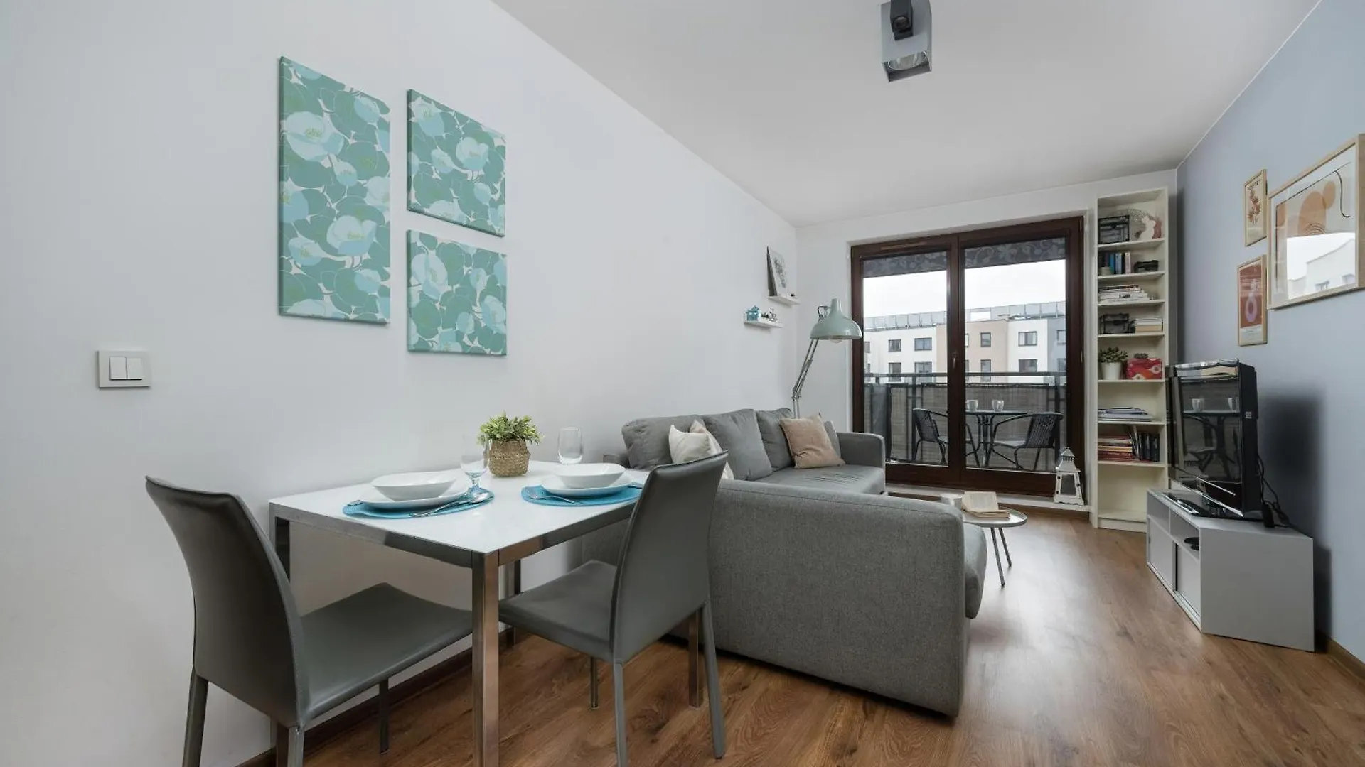 Modern Apartment With Balcony In Wroclaw By Noclegi Renters Polen