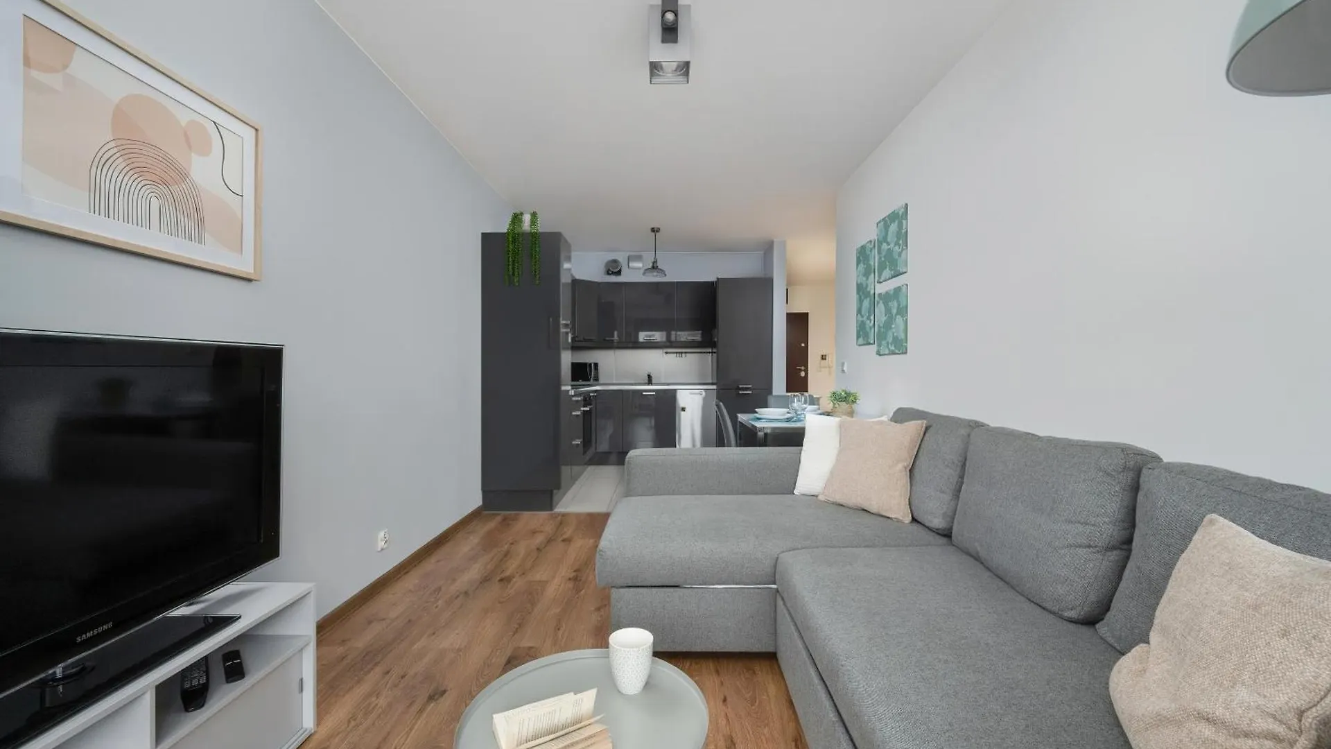 Modern Apartment With Balcony In Wroclaw By Noclegi Renters